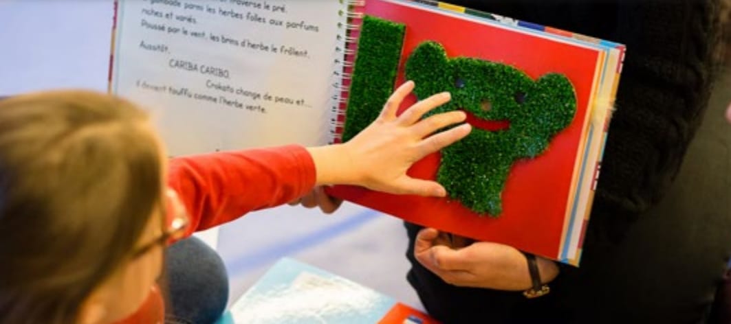 Les livres tactiles : une des spécialités de la bibliothèque d'Eqla.